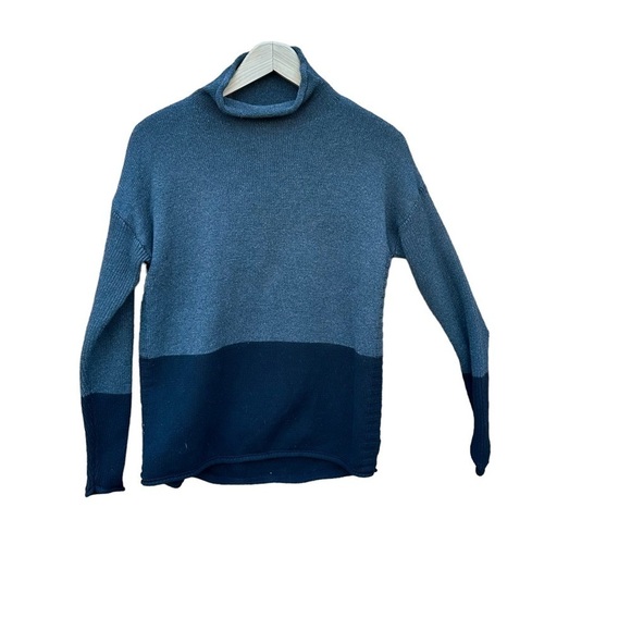 Tahari women's size XS grey and black turtleneck knit sweater - Picture 1 of 3